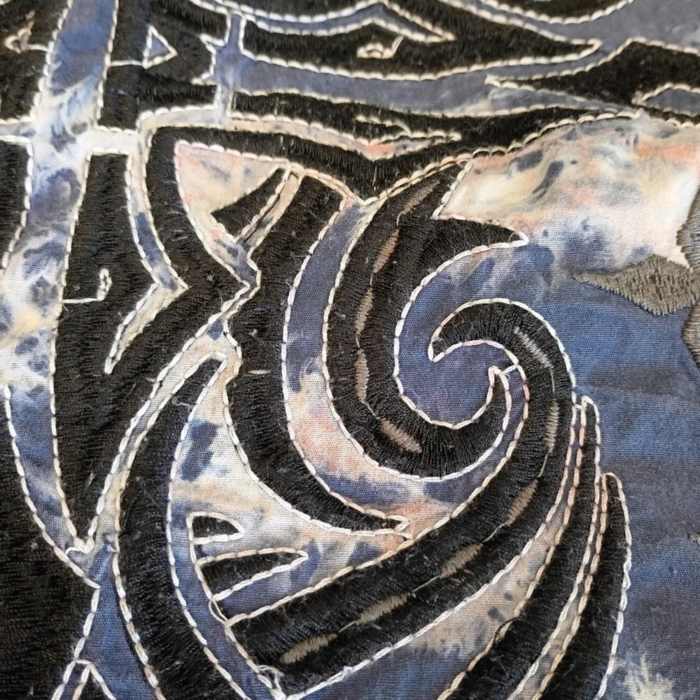Roar Signature Edition Shirt Mens Medium Blue Tie Dye Tribal Embroidered Western